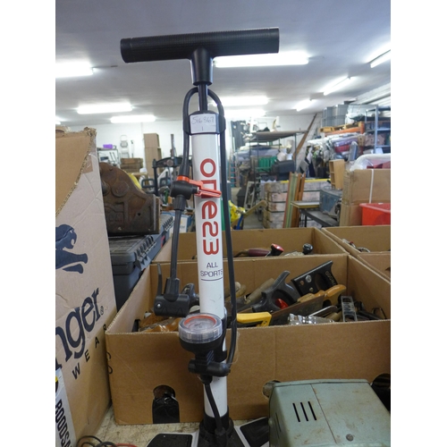 2024 - Trolley jack, battery charger and bike pump/saddle pump with gauge