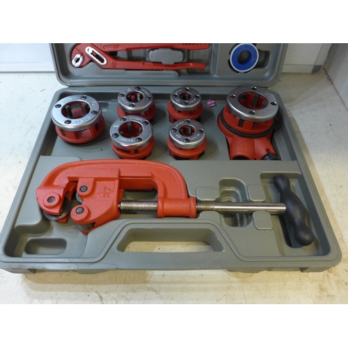 2029 - BSP pipe threading kit - 3/8