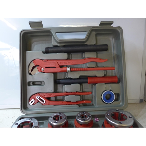 2029 - BSP pipe threading kit - 3/8