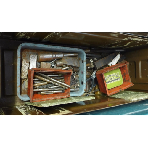 2043 - Ammunition tin containing qty. of vintage engineering items mostly reamers