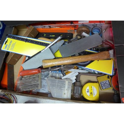 2050 - 2 Trays of assorted woodworking tools: saws, lights, planes, honing stones, many sealed/unused