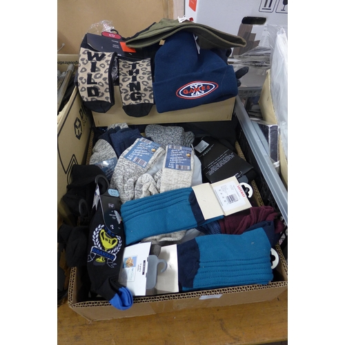 2089 - Approx. 60 pairs unused socks with 24 unused hats and pairs of mixed gloves