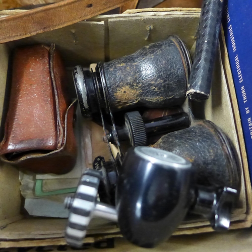 2090A - Box of vintate/antique photographic items: binoculars, projector, film editor, many developing items... 