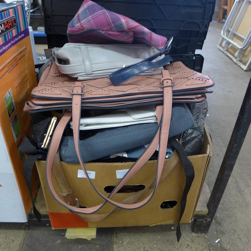 2096 - Approx. 30 mixed handbags