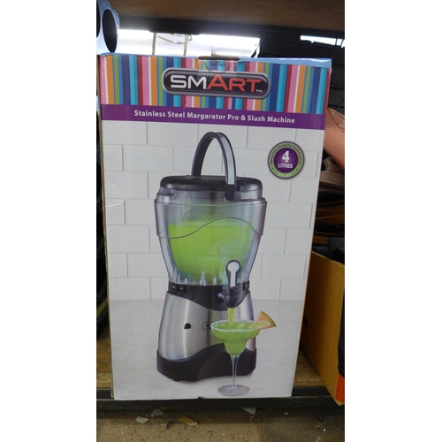 2097 - Boxed Margherita/child's slush maker/drinks machine