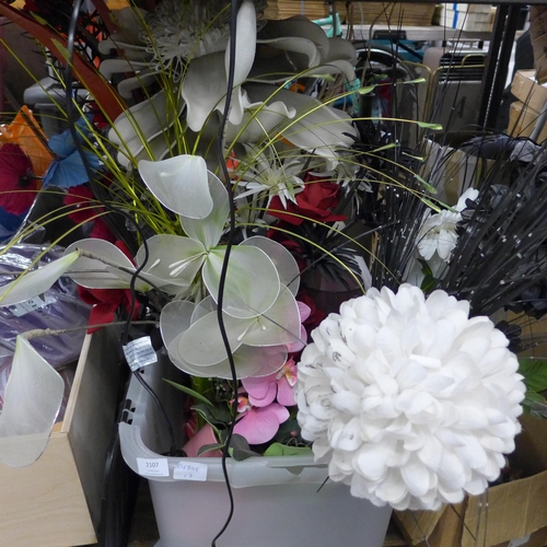 2107 - Approx. 12-15 mixed synthetic flowers and grasses plus box of animal figurines, some collectable Reg... 