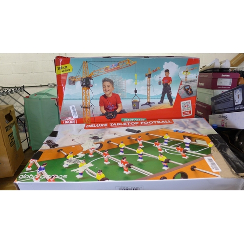 2128 - Table top football and giant crane toys