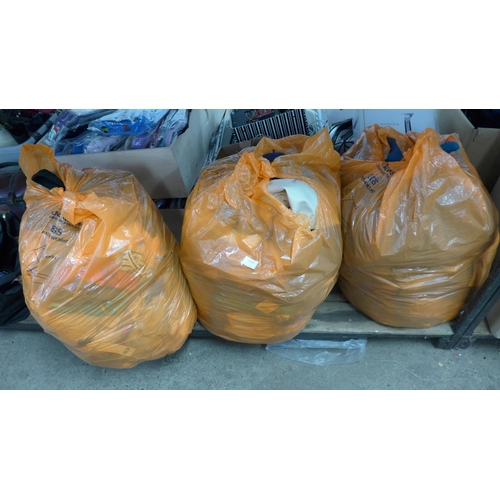 2133 - 3 bags, 80+ items, of assorted clothing mostly kids clothes