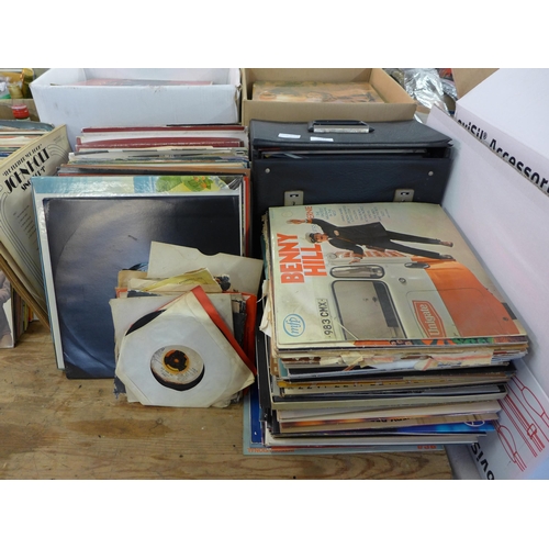 2142 - Approx. 250 LP/33rpm records plus 2 vinyl cases