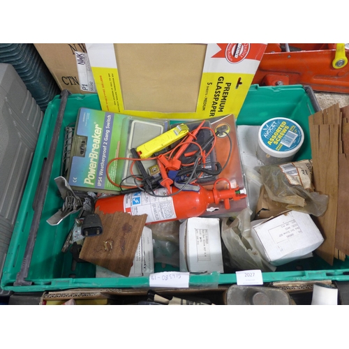 2018 - Box of assorted hardware, five boxes of nuts and bolts, bag of round wire nails, clout nails, cut fl... 