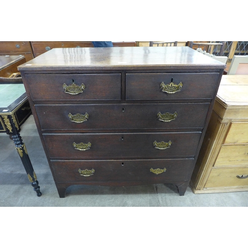 152 - A George III oak chest of drawers