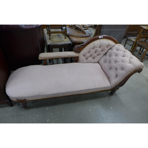 158 - A Victorian mahogany and fabric upholstered chaise longue