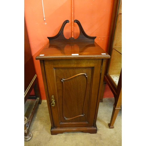 18 - An Art Nouveau mahogany pot cupboard