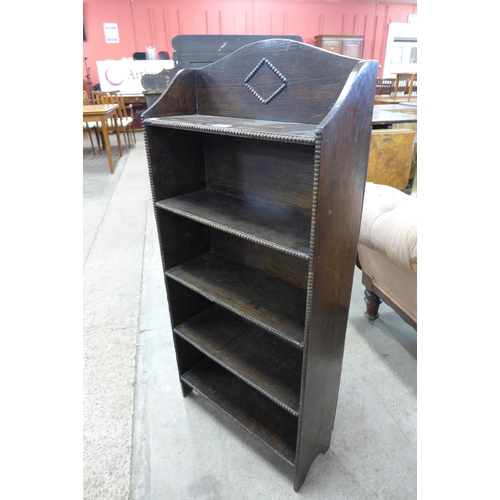 185 - A small oak open bookcase