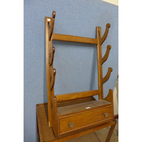 238 - An early 20th Century French oak gun rack