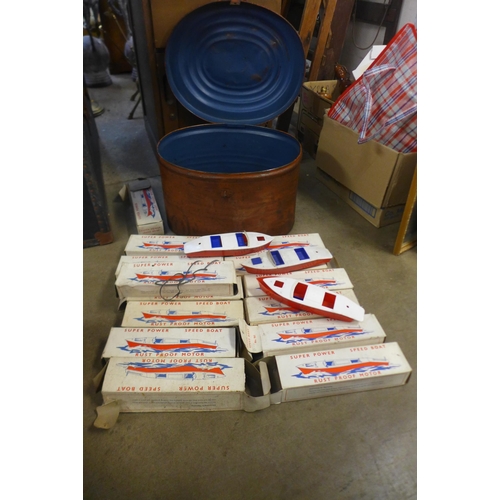 251 - A Victorian hat tin and two steamer trunks