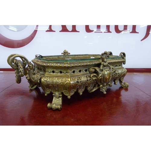 332 - A 19th Century French ormolu centrepiece