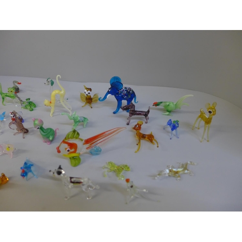 629 - A small box of Murano glass lampwork animals