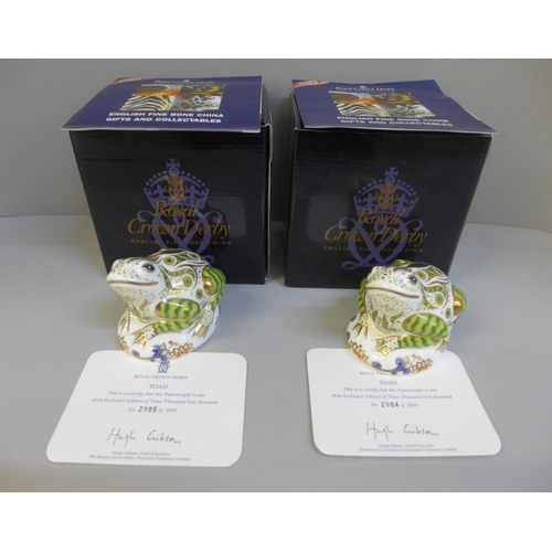 640 - Two Royal Crown Derby limited edition paperweights, Toad, 2007 with gold stoppers, boxed