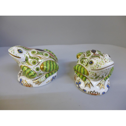 640 - Two Royal Crown Derby limited edition paperweights, Toad, 2007 with gold stoppers, boxed