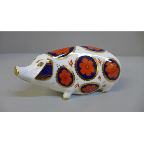 652 - A Royal Crown Derby pig paperweight, boxed