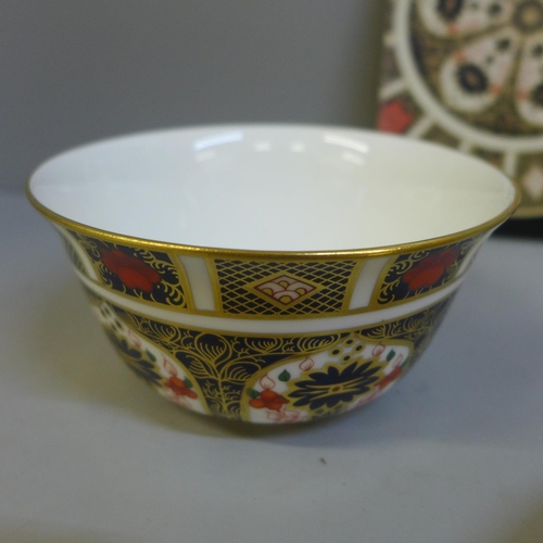 661 - A Royal Crown Derby Imari sugar bowl, oval dish, 19.5cm, second and cake slice