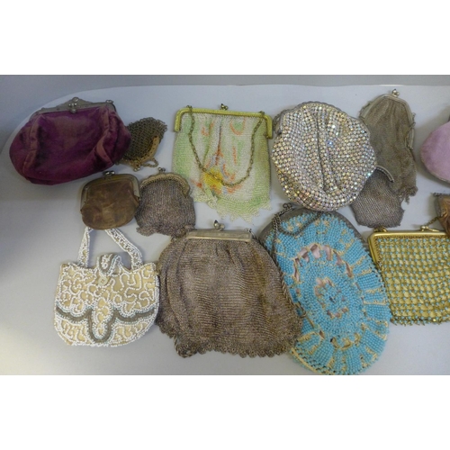 685 - A collection of vintage purses, seven chainmail and Art Deco style