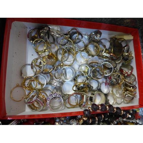 686 - A box of bracelets and costume rings