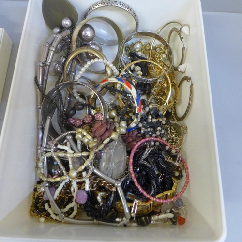 693 - Two tubs of costume jewellery