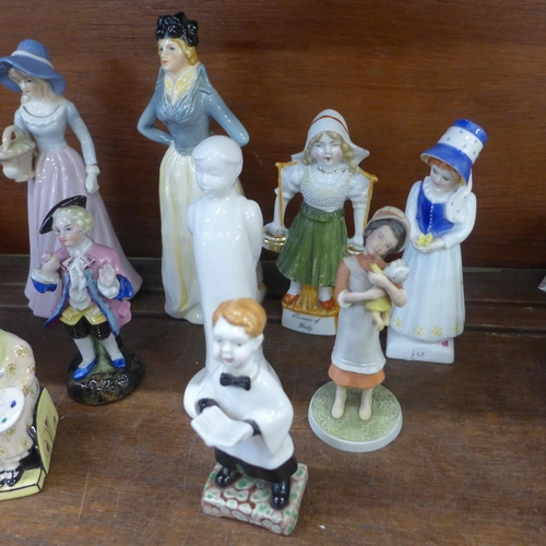 707 - A collection of Royal Doulton, Kevin Francis, Goebel, Wedgwood and other figures