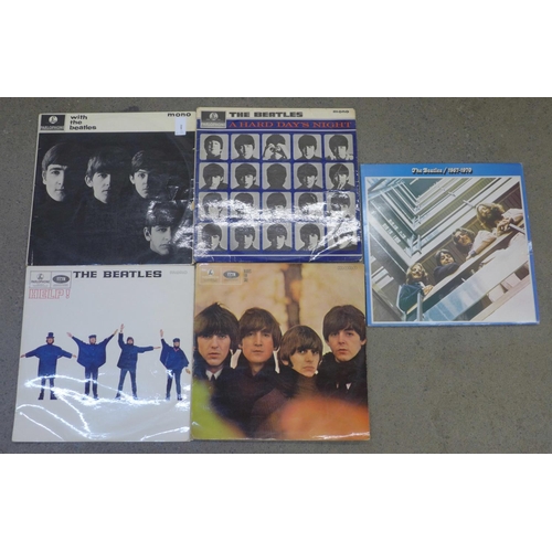 711 - Five 1960s The Beatles LP records