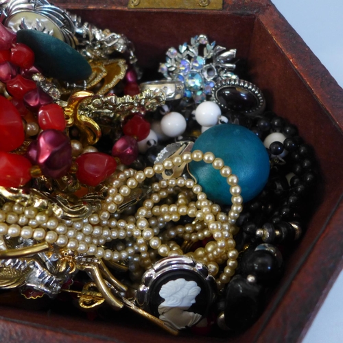 713 - A box of costume jewellery