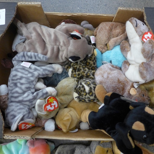 747 - A collection of TY Beanie Babies