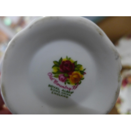 804 - Royal Albert Old  Country Roses china, sandwich plate a/f