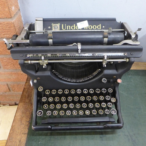 813 - An Underwood typewriter