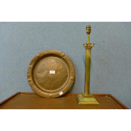 837 - A brass Corinthian column table lamp and an Arts and Crafts copper tray