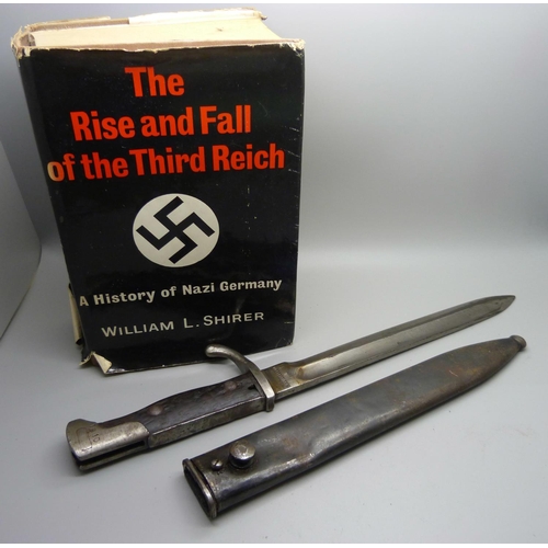 841 - A WWI German bayonet with scabbard and a book - Rise & Fall of the Third Reich