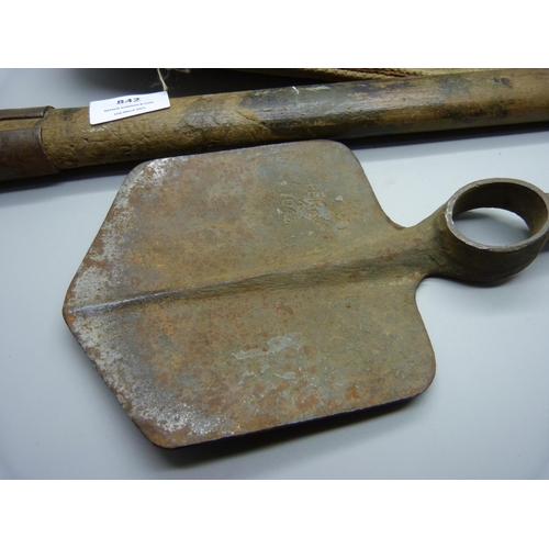 842 - A WWII 1943 Trench shovel