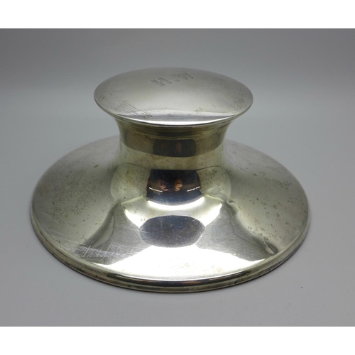 863 - A silver Capstan inkwell, with 'H.W' initials to lid, weighted base, 516g