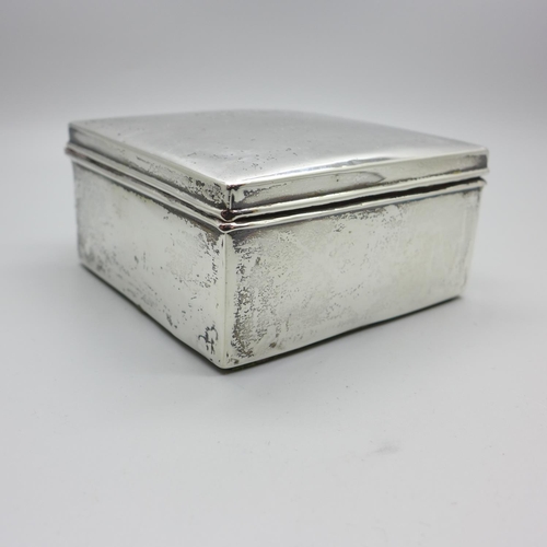 877 - A silver cigarette box, Sheffield 1907, 304g gross weight