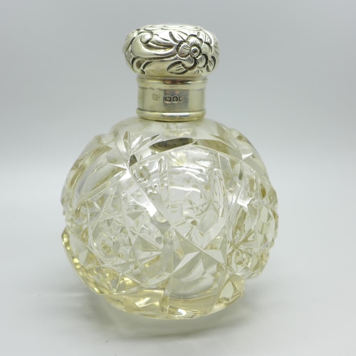 884 - A silver topped globular scent bottle. London 1900