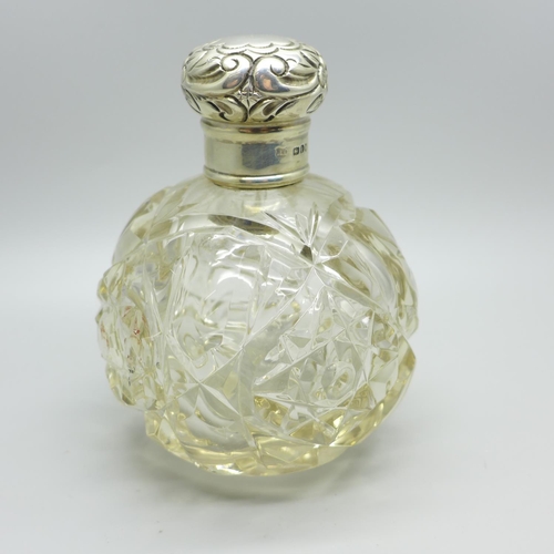 884 - A silver topped globular scent bottle. London 1900