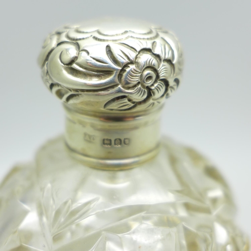 884 - A silver topped globular scent bottle. London 1900