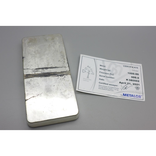 884A - A 1kg (32.15oz) fine silver 999% ingot, 12cm x 5.5cm