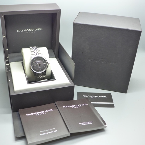 894 - A Raymond Weil Geneve stainless steel dress wristwatch, boxed  * This lot is subject to VAT