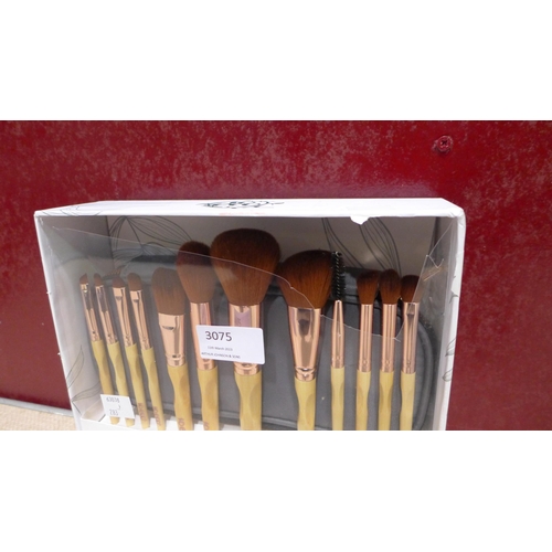 3075 - So Eco Makeup Brush Set   (283-471) * This lot is subject to VAT