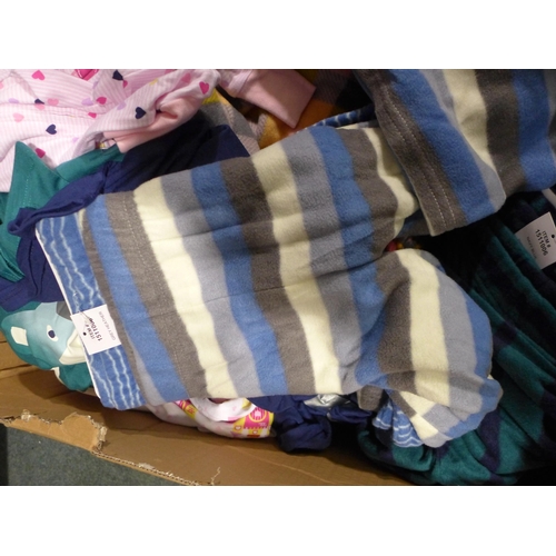 3125 - Box of misc children clothing (mixed sizes)