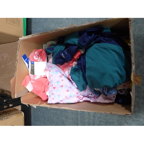 3126 - Box of misc children clothing (mixed sizes)