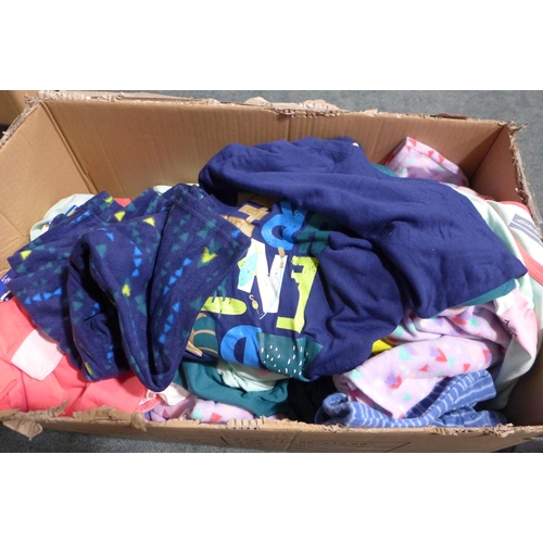 3126 - Box of misc children clothing (mixed sizes)