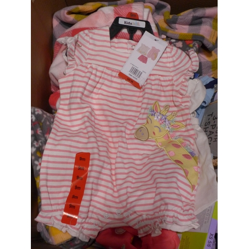 3127 - Box of misc children clothing (mixed sizes)